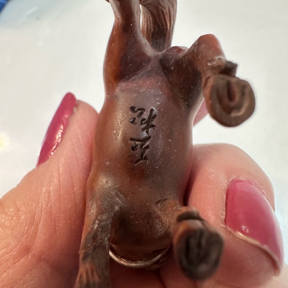 2"carved wood horse pendant - Picture 6 of 6